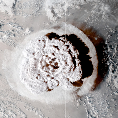 GOES-17 satellite image: Eruption of underwater volcano Hunga Tonga–Hunga Ha'apai on 15 January 2022 at 4:10 UTC. Location: 20.55 deg S 175.38 deg W