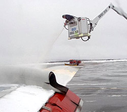 photo: aircraft de-icing
